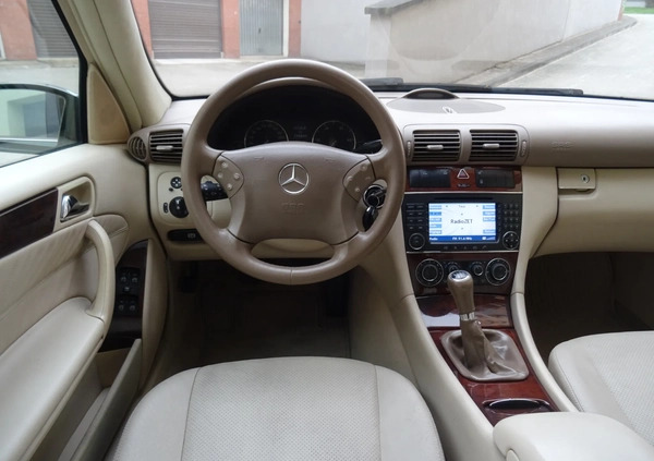 Mercedes-Benz Klasa C cena 16900 przebieg: 278000, rok produkcji 2005 z Puławy małe 277